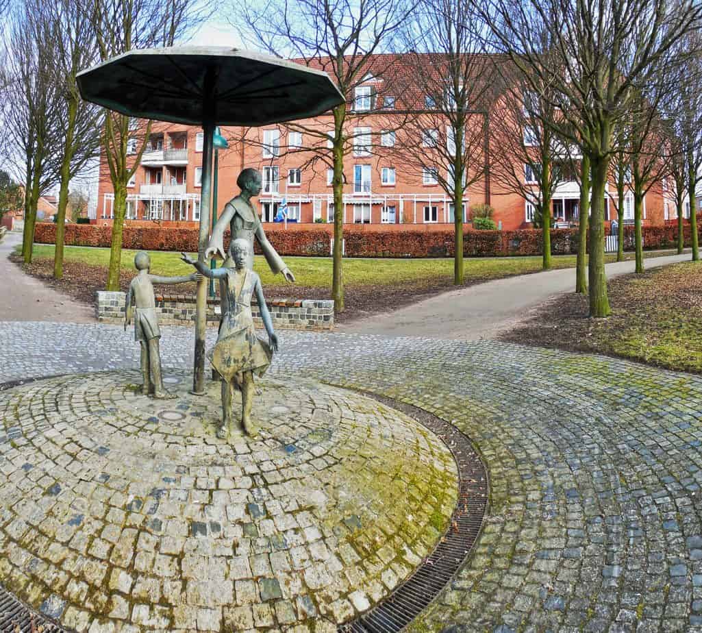 Brunnenanlage mit Figuren in Norderstedt