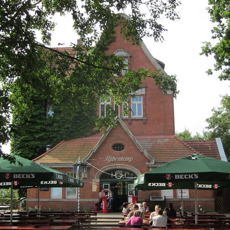 Restaurant mit Gartenlokal am Bahnhof Rübenkamp, Hamburg Barmbek-Nord
